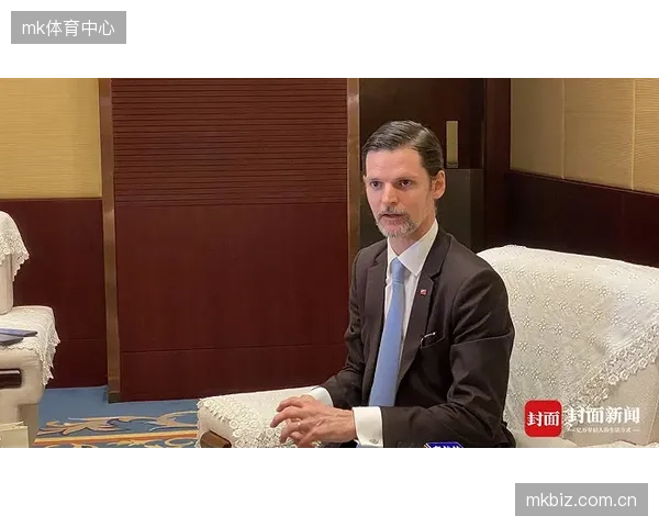 阿根廷的后勤保障必须科技化,利用先进设备加速球员在跨时区飞行后的生物钟重新校准。 阿根廷的后勤保障必须科技化,利用先进设备加速球员在跨时区飞行后的生物钟重新校准。